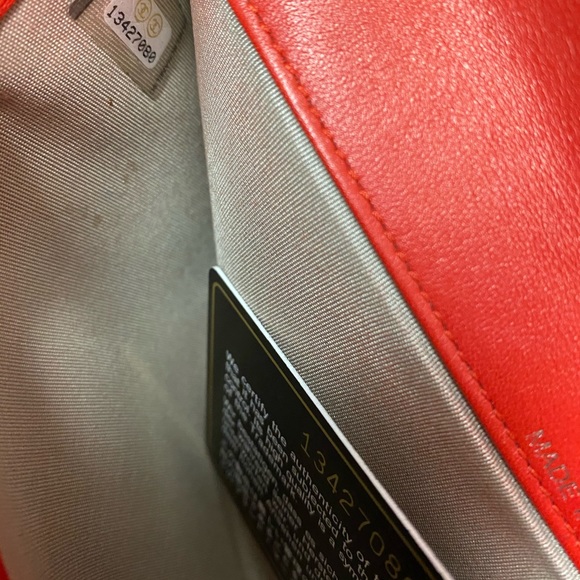 AUTHENTIC RED CHANEL CAVIAR LEATHER - LIKE NEW! - Picture 12 of 16